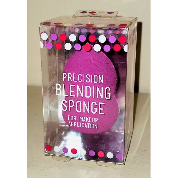 Real Techniques Miracle Complexion Sponge & Swissco Pointed Foundation Sponge - Picture 4 of 10